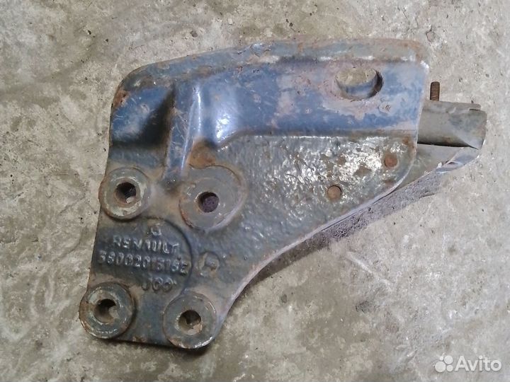 Кронштейн Рено 5600201516