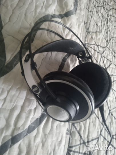 AKG K702