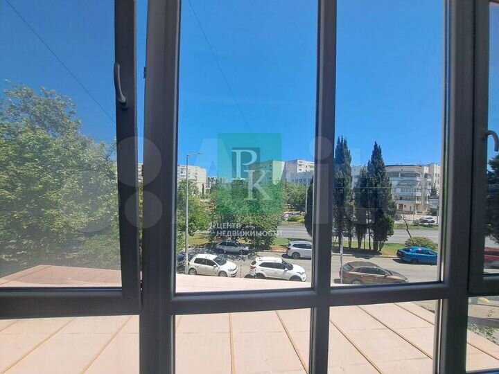 Видовое помещение 28 м² на первой линии пр-кта Гер