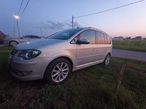 Volkswagen Touran 2.0 AMT, 2010, 298 000 км, с пробегом, цена 715 000 руб.