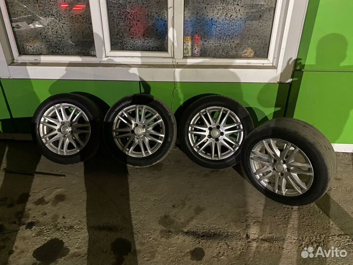 Тренд пауки r16