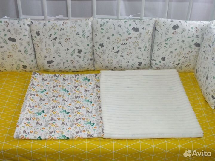 Одеяло и простынь в детскую кроватку