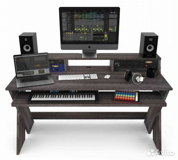 Стол для студии звукозаписи