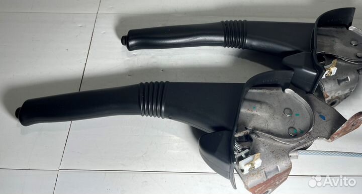 Рычаг стояночного тормоза Renault Logan 2 L8