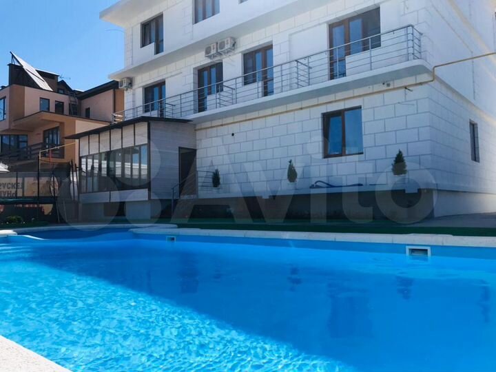 Комната 20 м² в > 9-к., 1/3 эт.