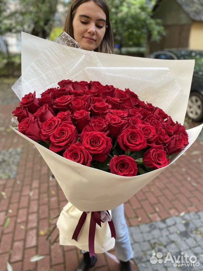 Букет из 51 высокой красной розы