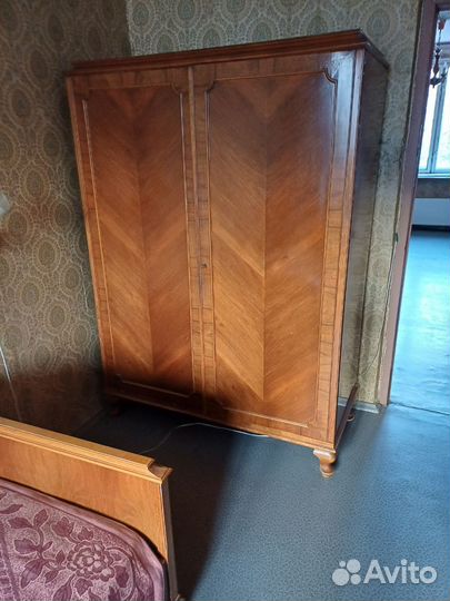 Шкаф старинный