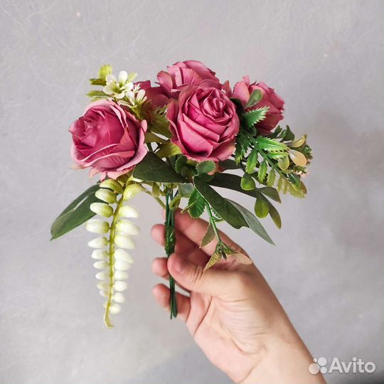 Искусственные цветы и лианы