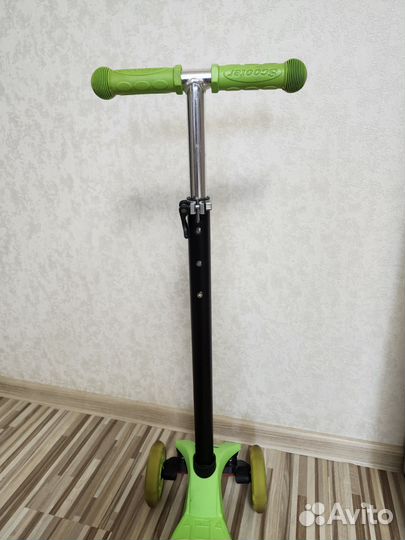 Самокат трехколесный