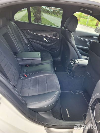 Аренда Mercedes с водителем в Сочи и по России