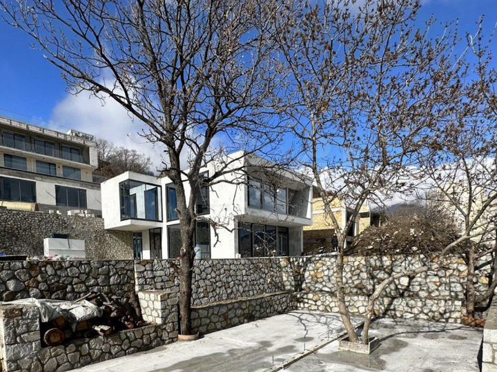 Дом 308 м² на участке 10 сот.