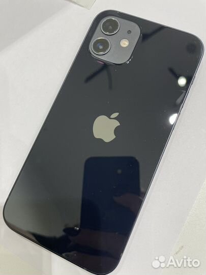 Телефон iPhone 12