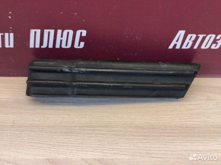 Уплотнитель жабо правый LADA X-Ray Cross