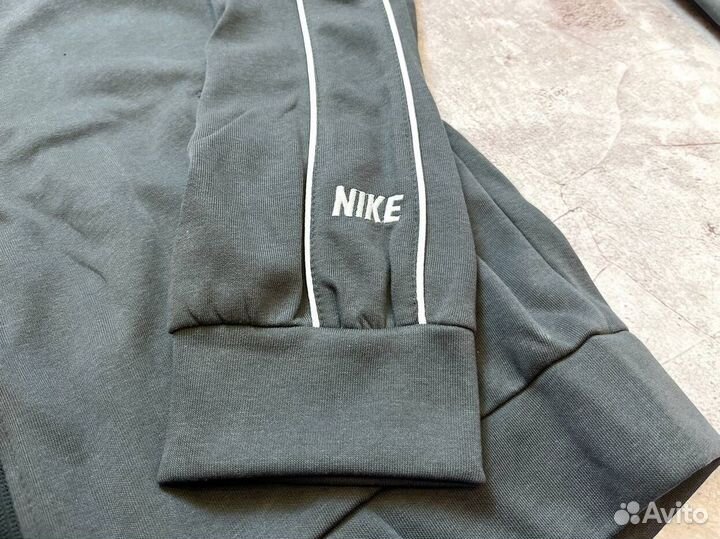 Спортивные костюмы Nike