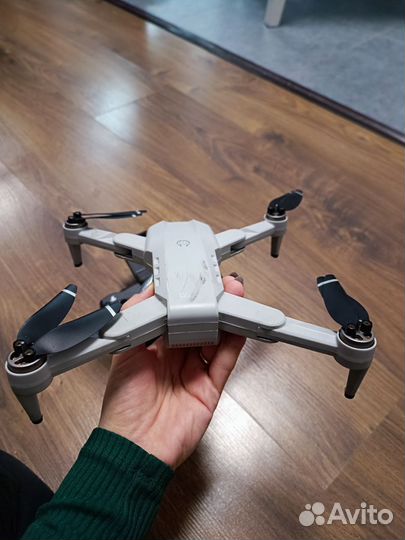 Дрон / квадрокоптер с камерой lyzrc L900 Pro