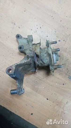 Кулак поворотный задний \ ступица Mazda 626 GE