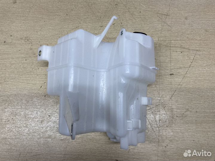 Бачок омывателя Toyota Camry 70