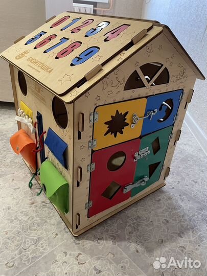 Бизиборд домик