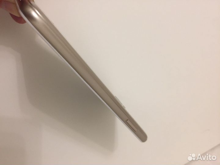 Телефон Honor 7s