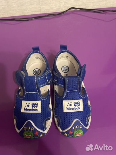 Сандалии новые