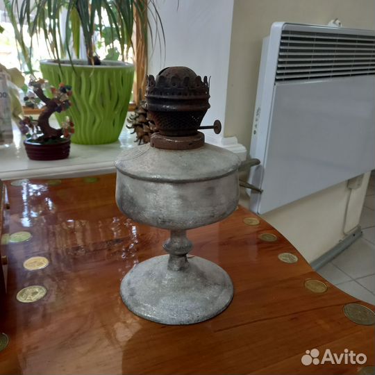 Старинная. настольная.керосиновая лампа