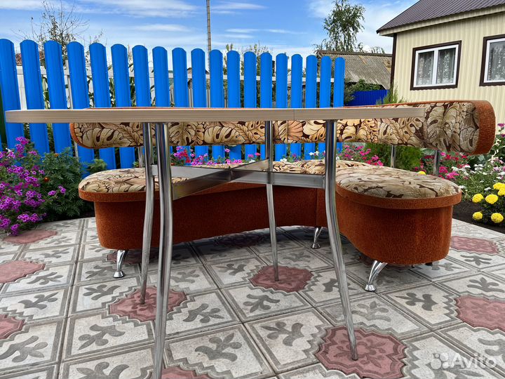 Стол кухонный овальный