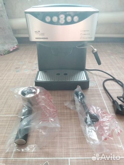 Продам кофеварку redmond rcm-1503