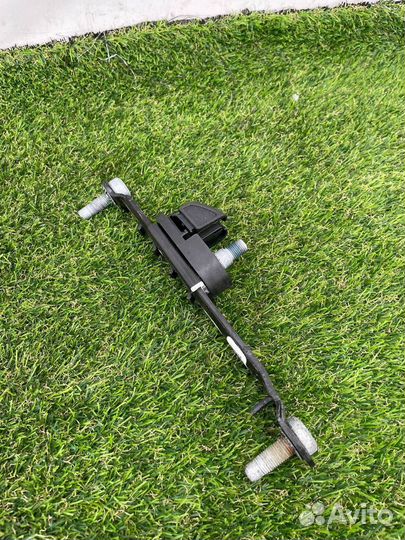 Механизм регулировки высоты ремня безопасности левый