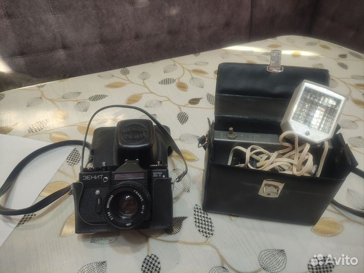 Зеркальный фотоаппарат Зенит-ет и фотовыставка