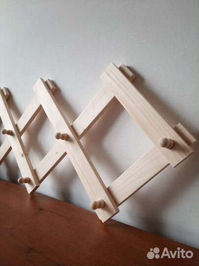 Вешалка настенная деревянная