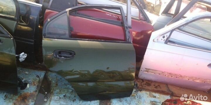 Дверь Mitsubishi Carisma