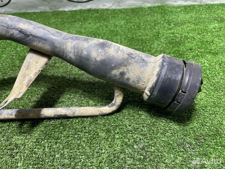 Горловина топливного бака Toyota Land Cruiser