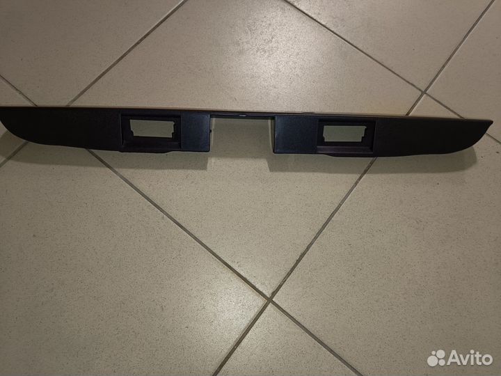 Планка крышки багажника Мерседес вито638