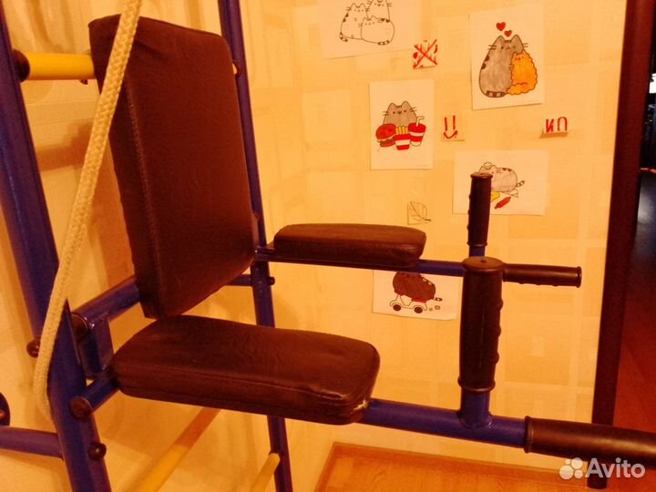 Турник для пресса на шведскую стенку