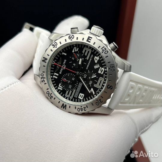 Часы кварцевые Breitling