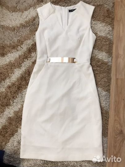 Белое вечернее платье