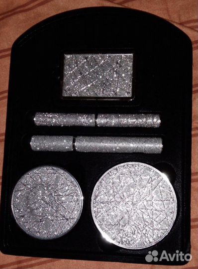 Набор декоративной косметики новый