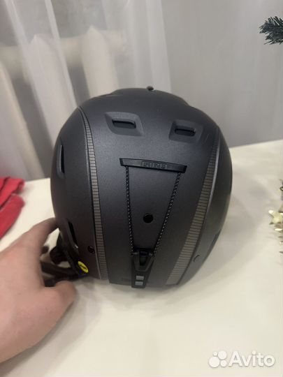 Горнолыжный шлем