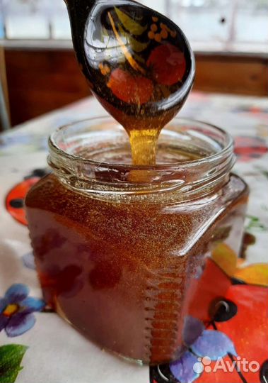 Натуральный свежий мед из деревни