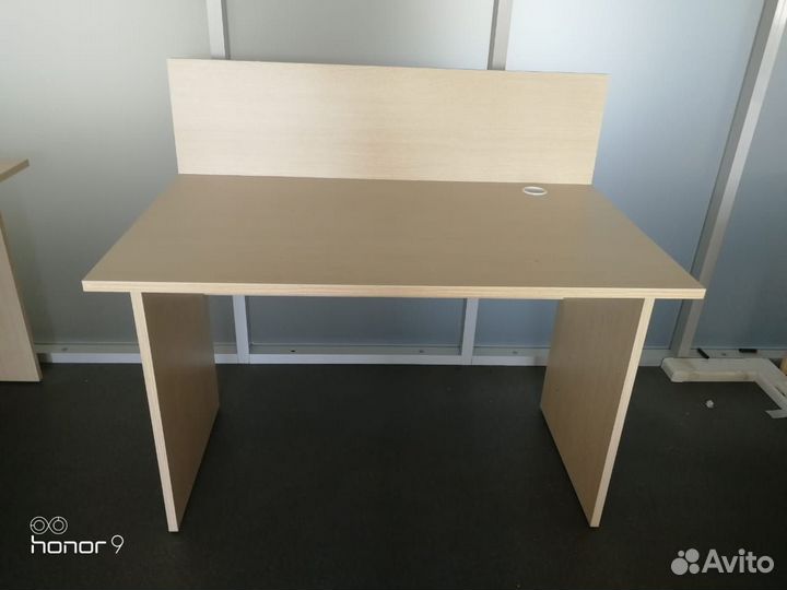 Мебель офисная: столы, кресла, тумбочки, диваны