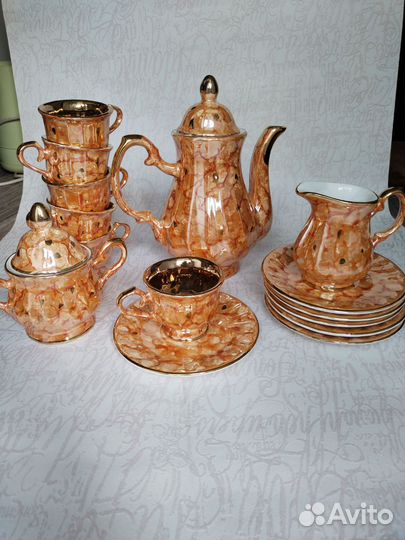 Посуда (сервиз, кружки, кувшин)