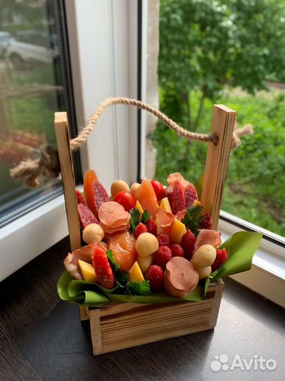 Съедобный букет в ящике