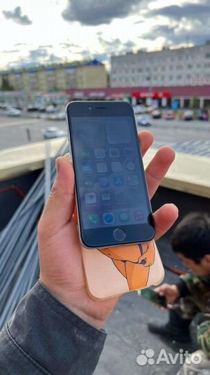 Телефон iPhone 6s
