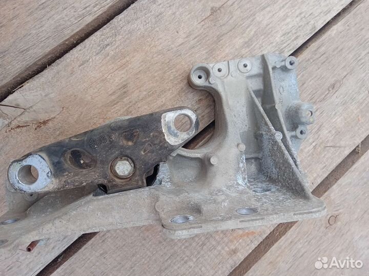 Подушка крепления двигателя Рено Колеос