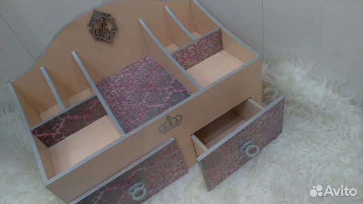 Деревянная шкатулка