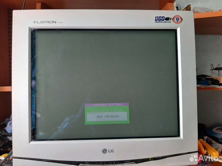 Монитор LG flatron F700P