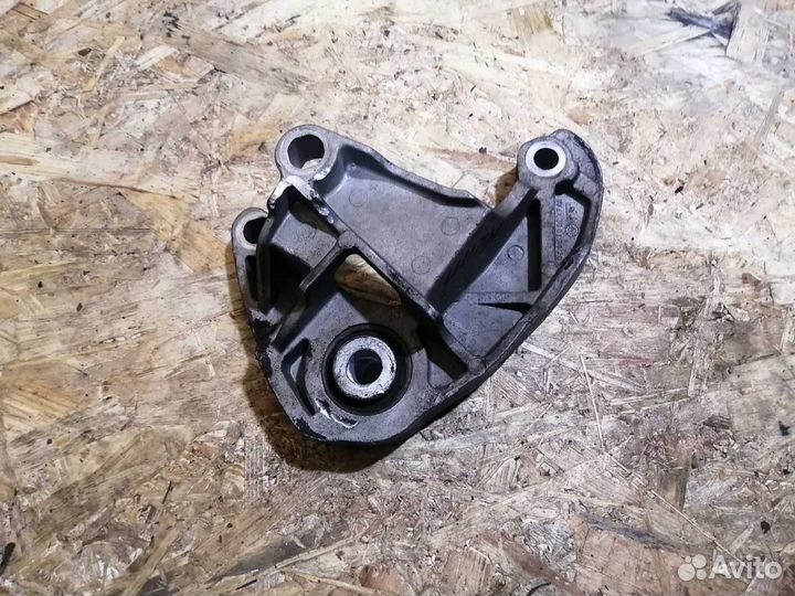 Кронштейн МКПП Мазда 3 BK 1.6