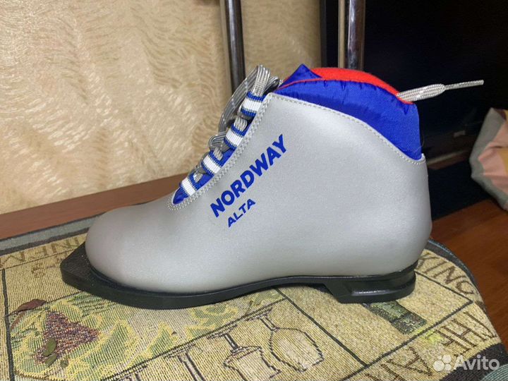 Лыжные ботинки