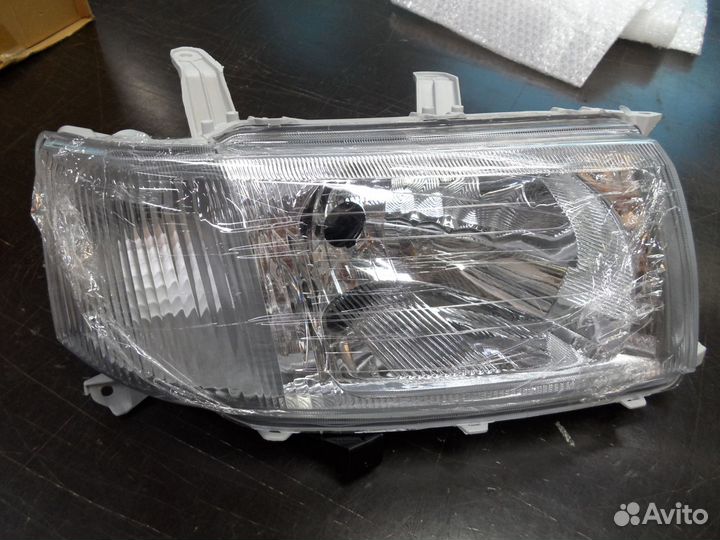 Блок фара правая Toyota Probox новая