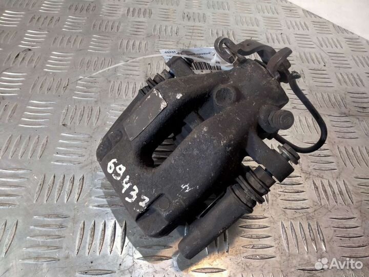 Суппорт задний правый со скобой Пежо 307